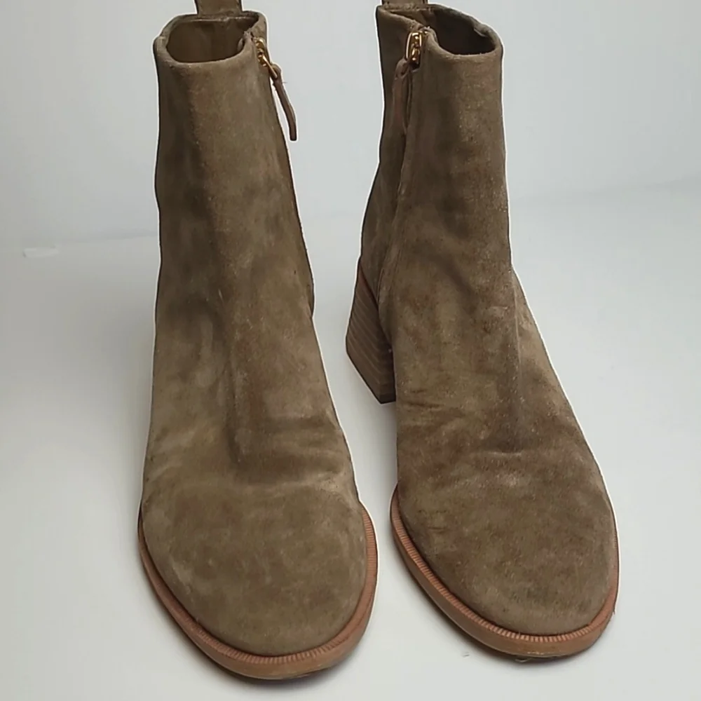 TORY BURCH TAN SUEDE SIDE ZIP FLARED WOODEN BLOCK STACKED HEEL BOOTIES 8.5M